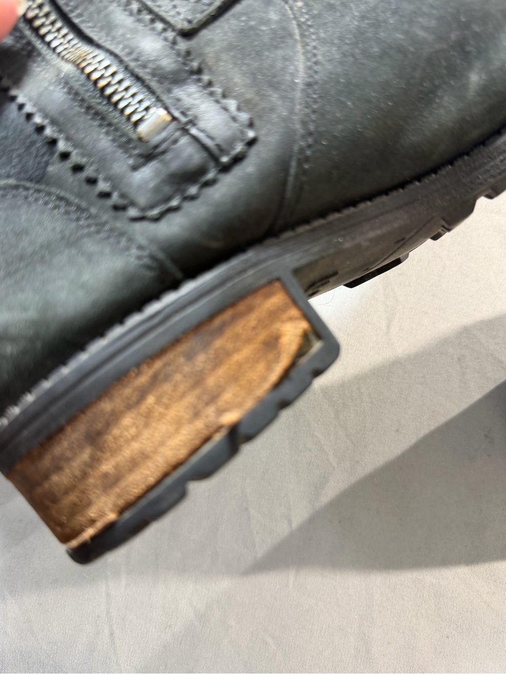 UGG Oregon winter boot in black women's size 6.5 Leather - Picture 7 of 9